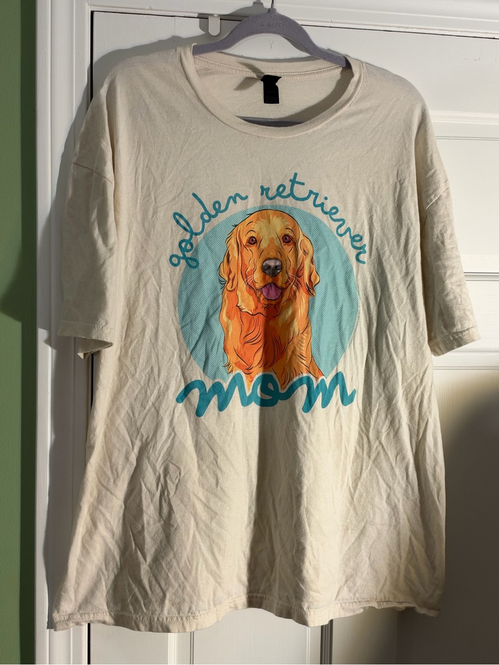 Gildan Cream Golden Retriever Mom Graphic Tee
